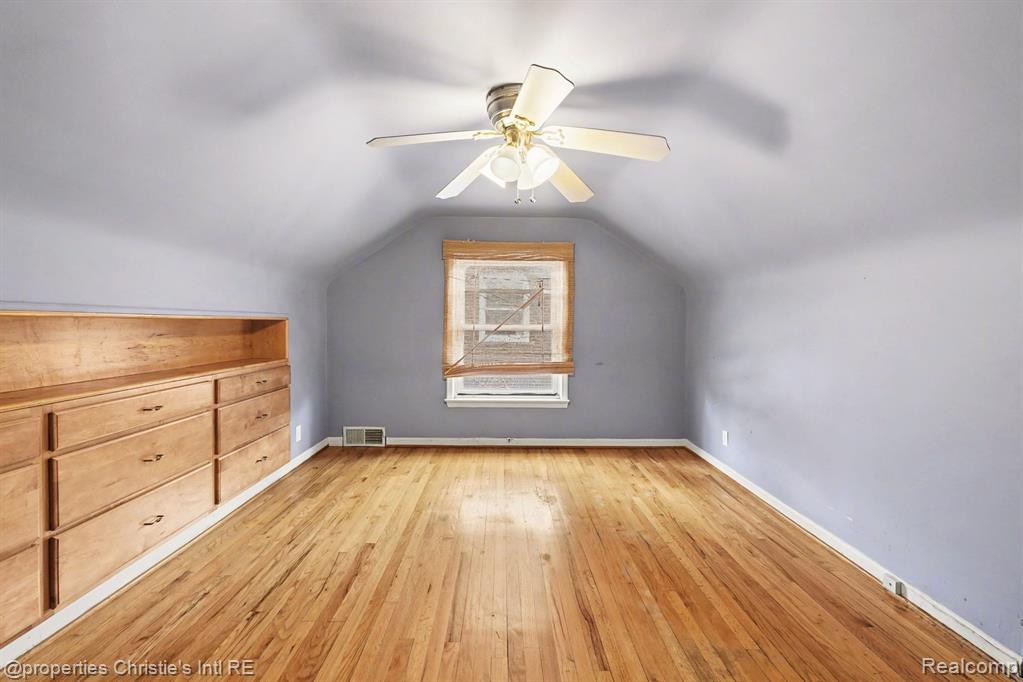 13146 Hart Avenue, Huntington Woods, MI — Photo 12