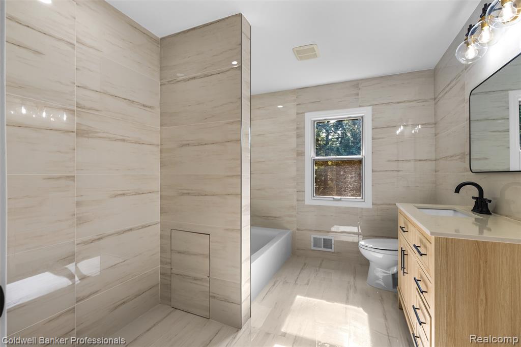 5890 Pinecroft Drive, West Bloomfield, MI — Photo 27