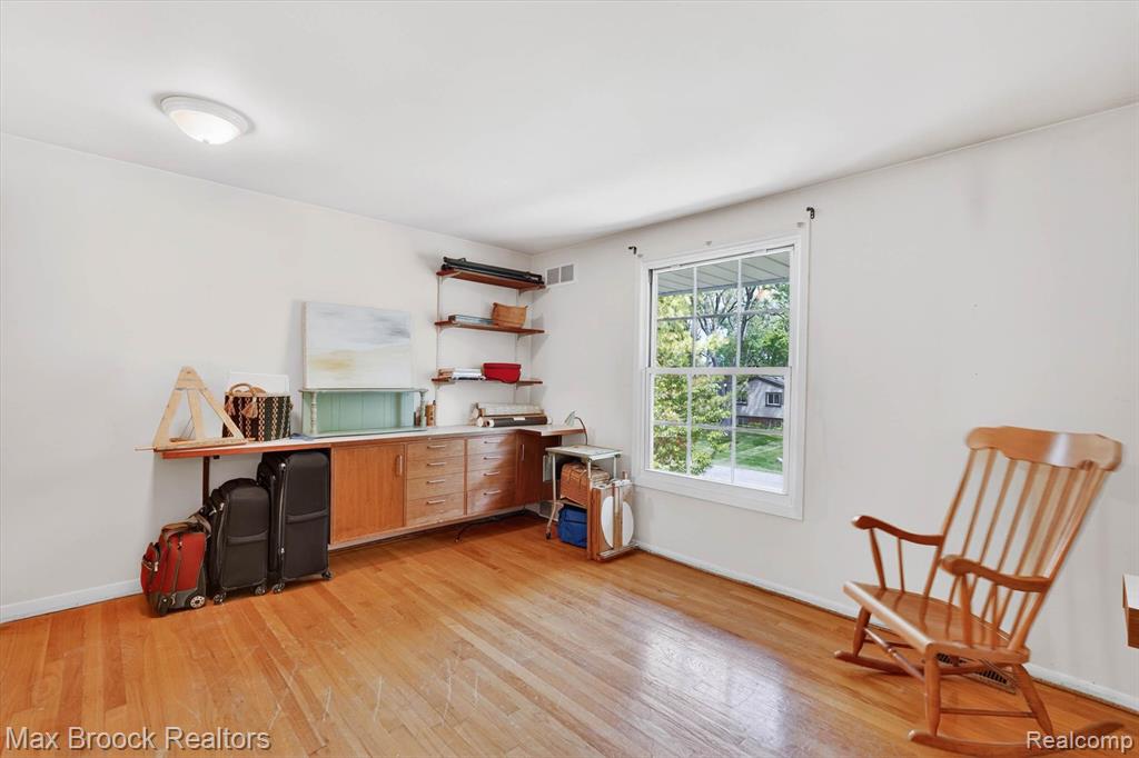 7456 Glengrove Drive, Bloomfield Hills, MI 48301 — Photo 35