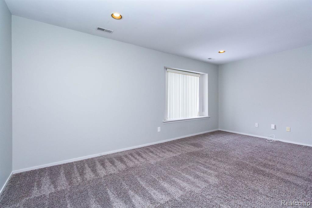 6580 Ridgefield Circle, 202, West Bloomfield, MI — Photo 16