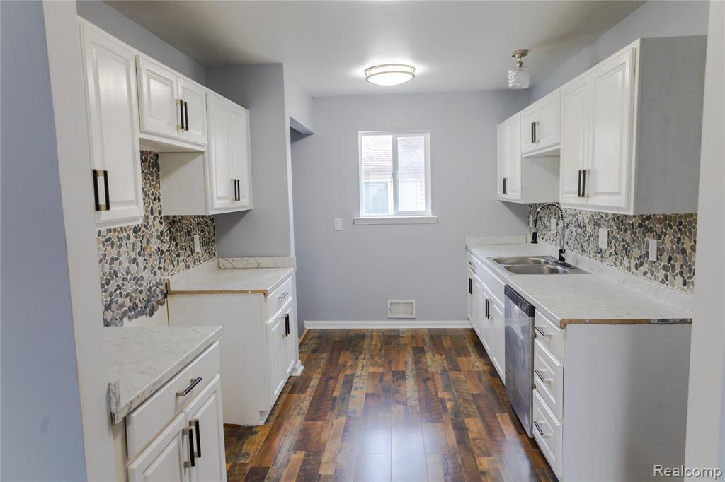 421 Harvey Avenue, Pontiac, MI 48341 — Photo 8