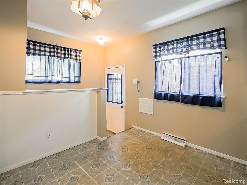 6558 Berwyn Street, Dearborn Heights, MI 48127 — Photo 7