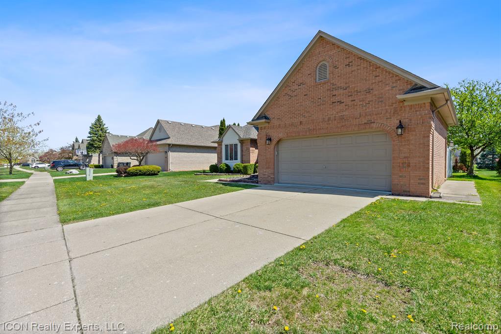 51874 EMIL Drive, Macomb, MI 48042 — Photo 44