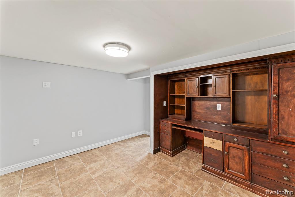 4822 Peachtree Drive, Sterling Heights, MI 48310 — Photo 48
