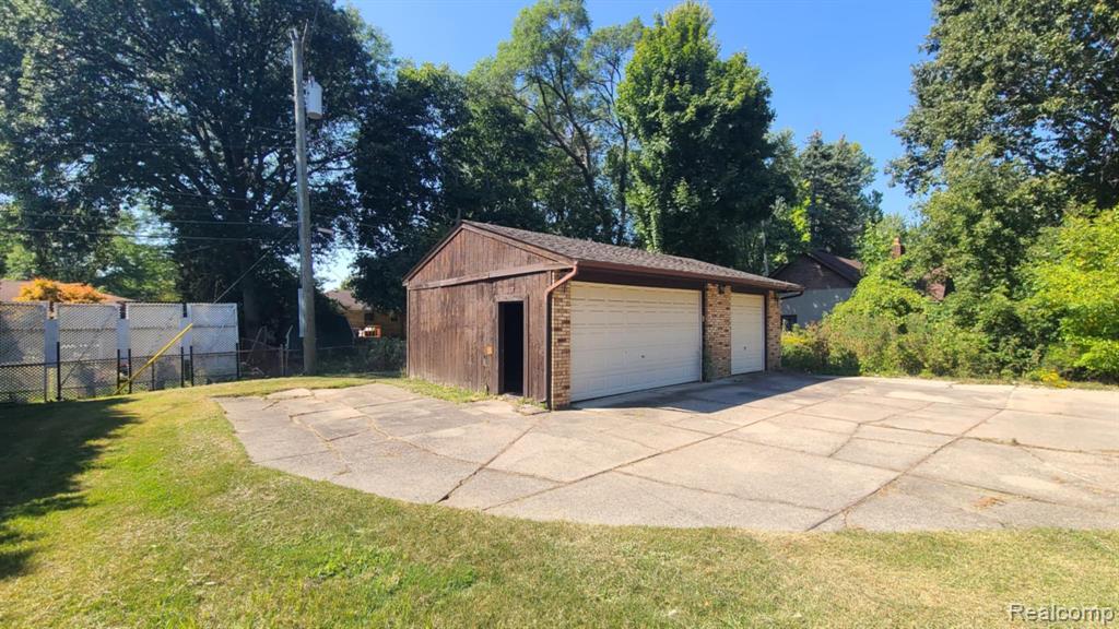 20688 Woodland Street, Harper Woods, MI 48225 — Photo 6