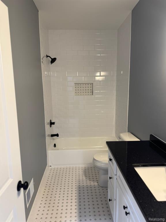2264 Equestrian Trail Drive, Metamora, MI 48455 — Photo 5