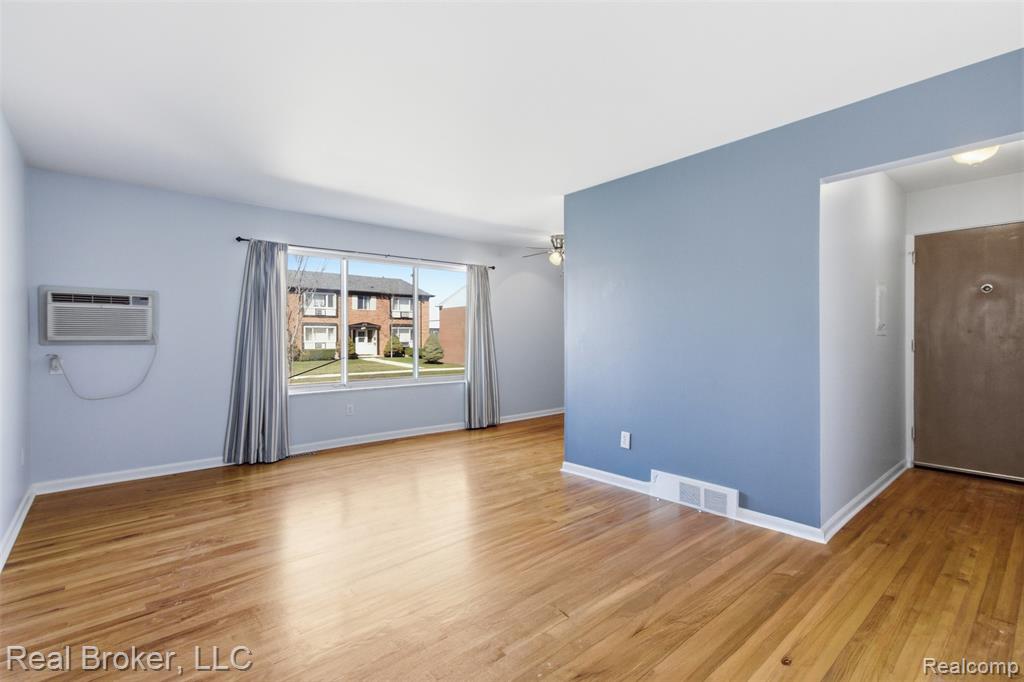 4840 Briarwood Avenue, Royal Oak, MI 48073 — Photo 3
