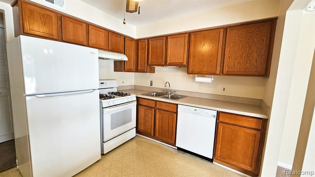 433 Fox Hills Drive Drive S, Bloomfield Hills, MI 48304 — Photo 22