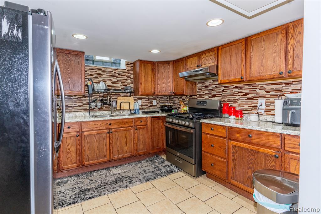 4127 MCKINLEY Street, Dearborn Heights, MI 48125 — Photo 14