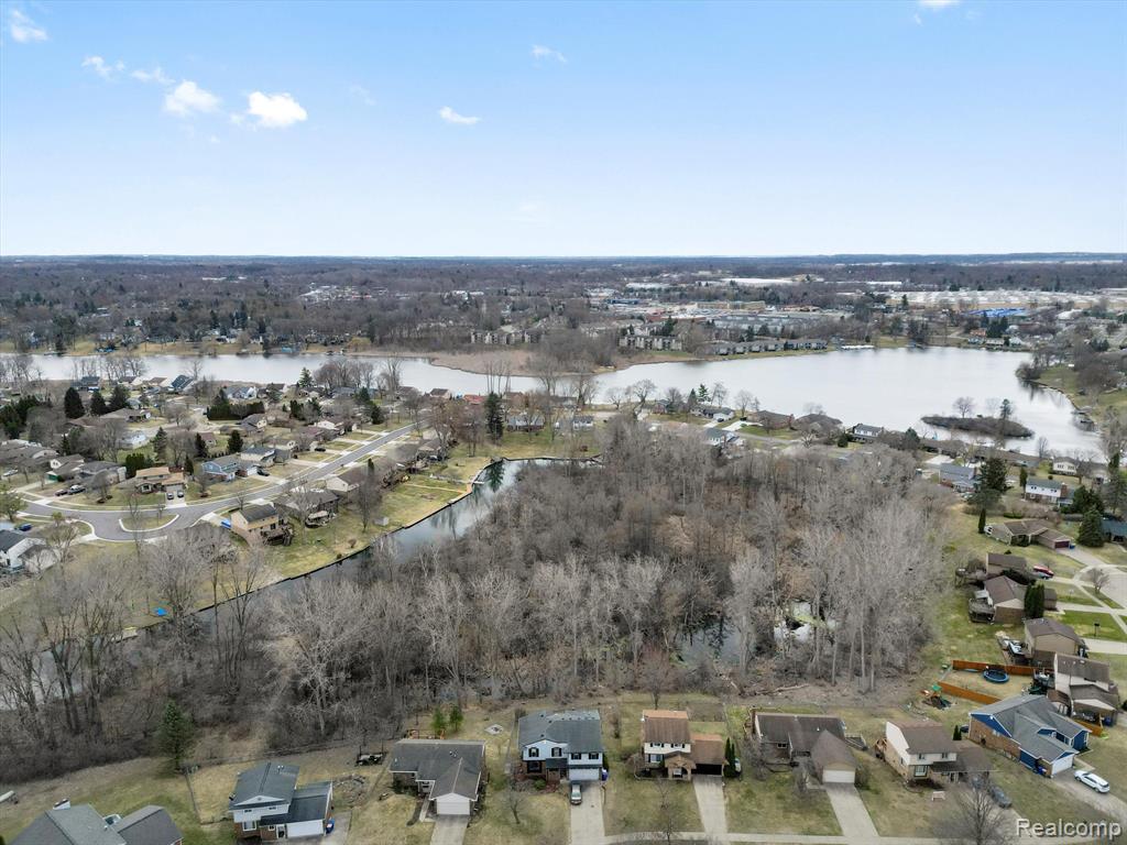 4872 LORE Drive, Waterford, MI 48329 — Photo 43