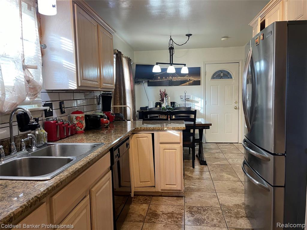 5021 Forest Side Drive, Flint, MI, 48532