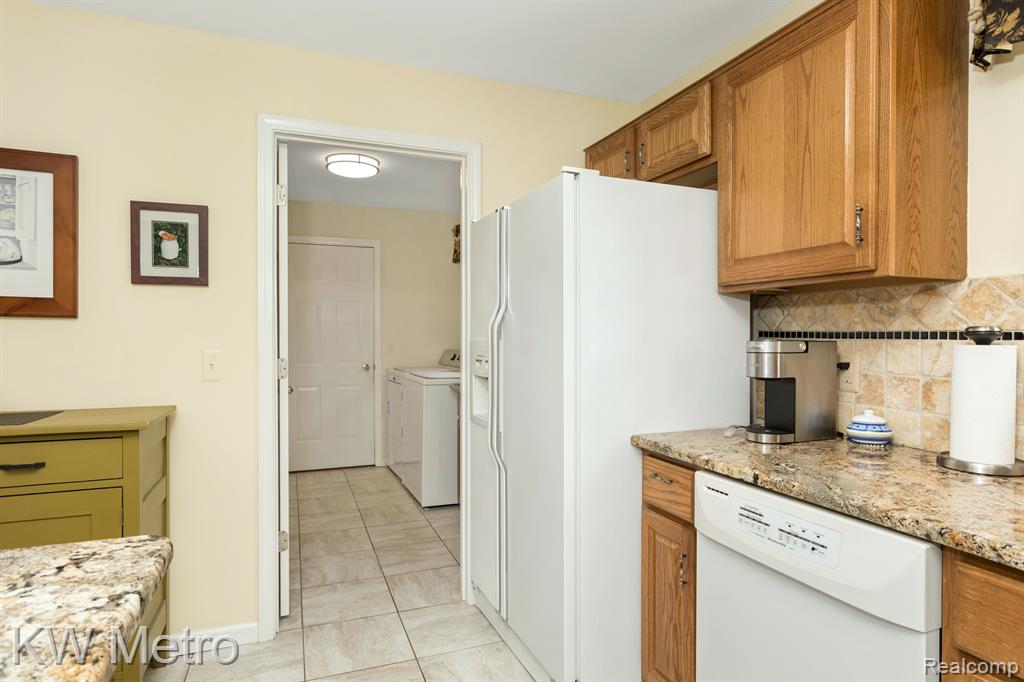 41667 WESTBURY Lane, Clinton Twp, MI 48038 — Photo 16