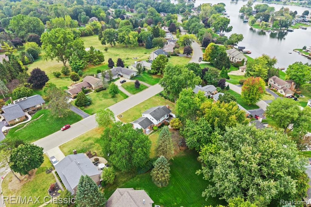 4815 Ravinewood Drive, Commerce Twp, MI 48382 — Photo 45