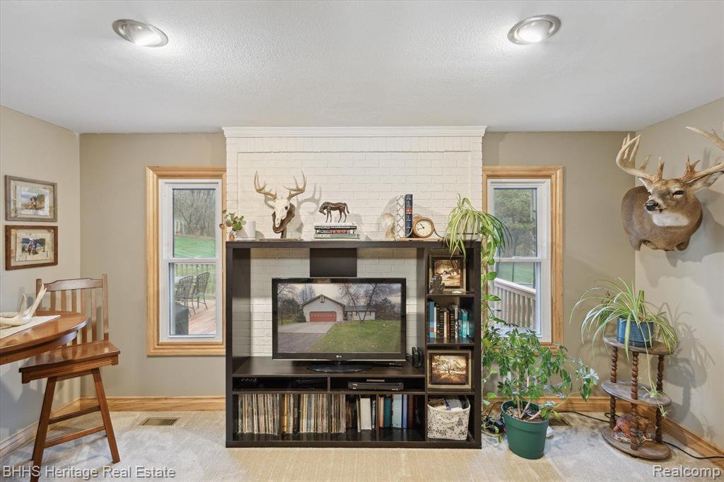5904 W ALLEN Road, Fowlerville, MI 48836 — Photo 9