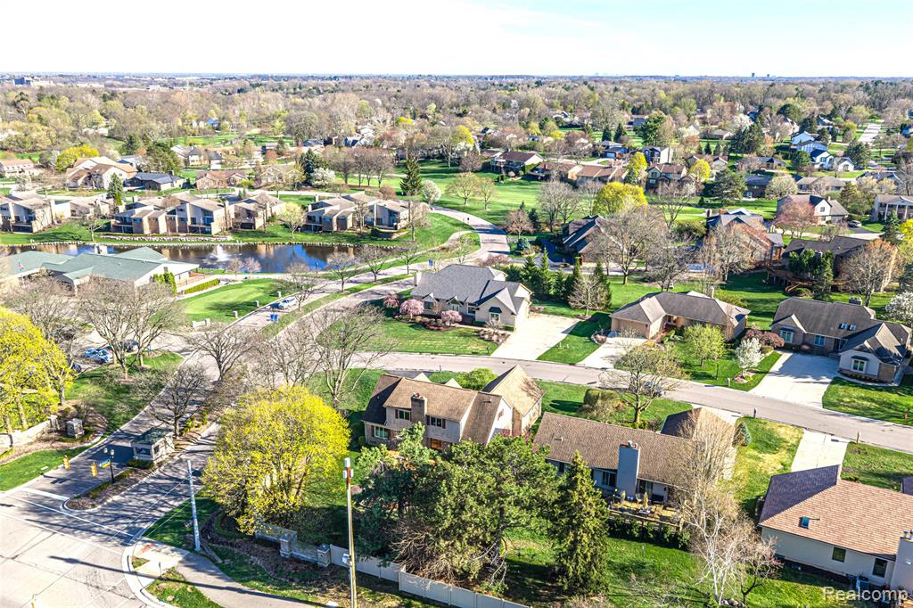 897 Augusta Drive, Rochester Hills, MI 48309 — Photo 10