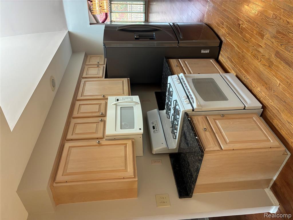 48421 Milonas Drive, Shelby Twp, MI 48315 — Photo 15