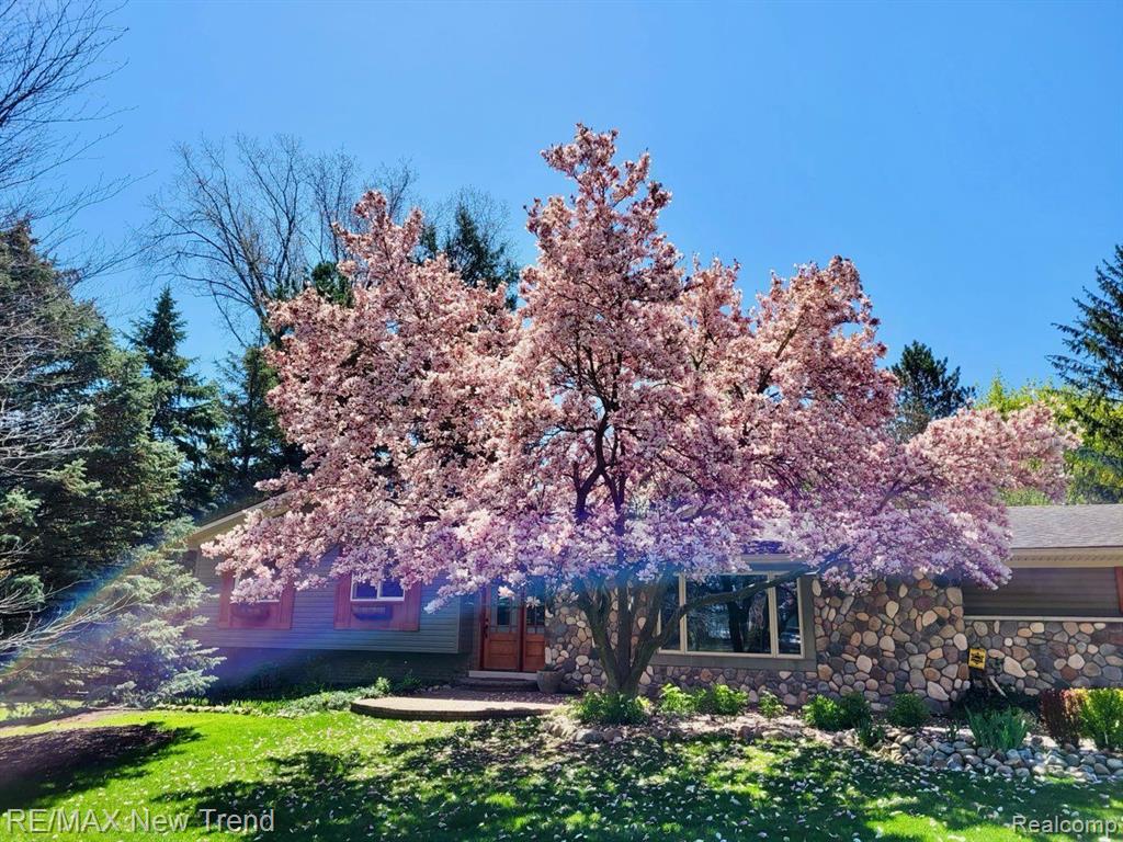 5939 DARB LAKE Drive, West Bloomfield, MI 48324 — Photo 2