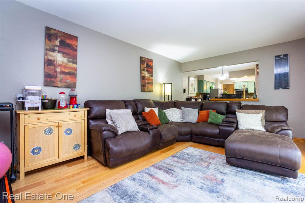 6011 Walker Drive, Troy, MI 48085 — Photo 22