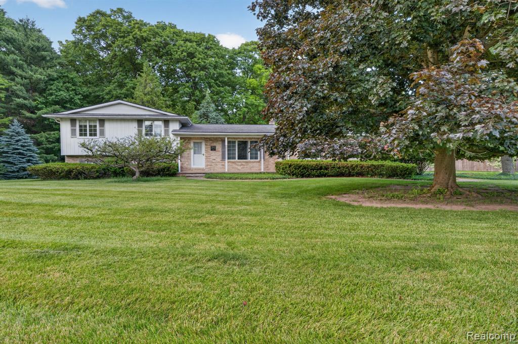 9144 Deer Park Court, Fenton, MI 48430