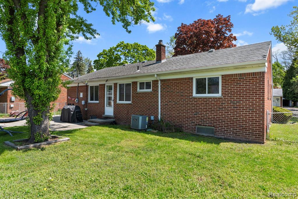 8631 WHITEFIELD Street, Dearborn Heights, MI 48127 — Photo 27