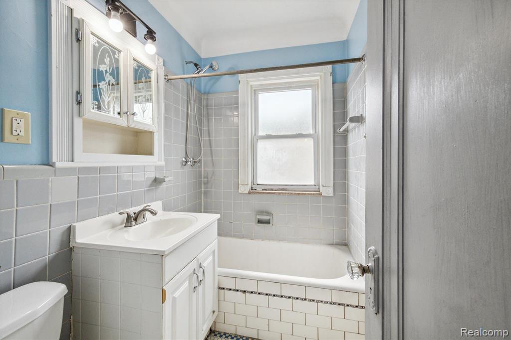 805 E GEORGE Avenue, Hazel Park, MI 48030 — Photo 24
