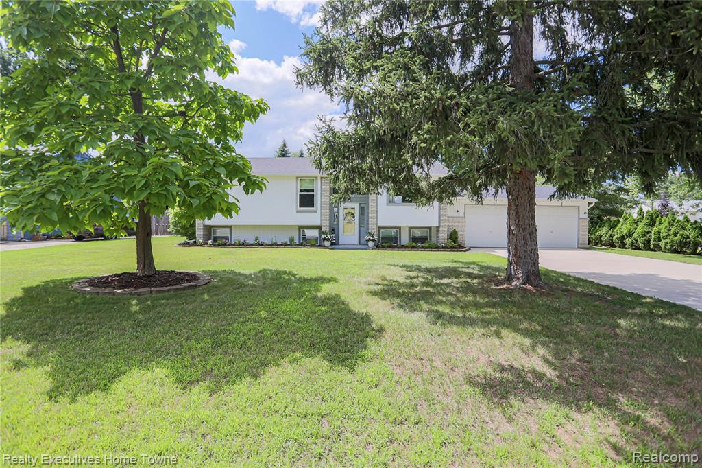 2687 Los Angeles Drive, Wolverine Lake, MI 48390 — Photo 3