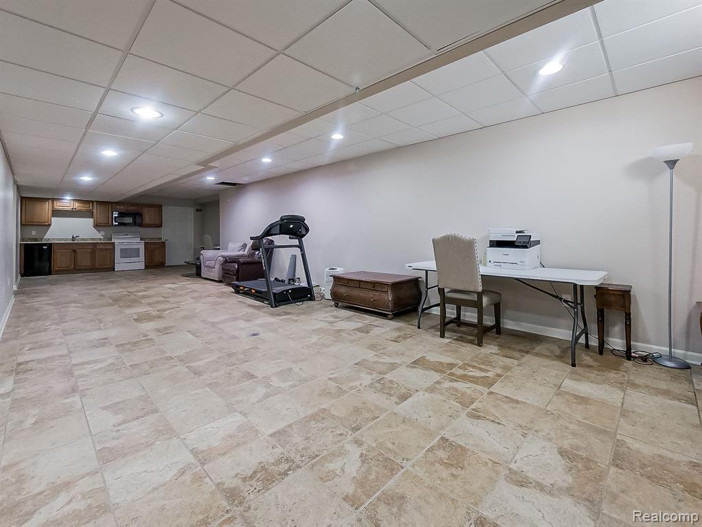43261 CHARDONNAY Drive, Sterling Heights, MI 48314 — Photo 32