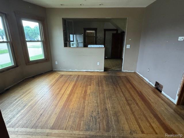 566 Elm Street, Wyandotte, MI 48192 — Photo 3