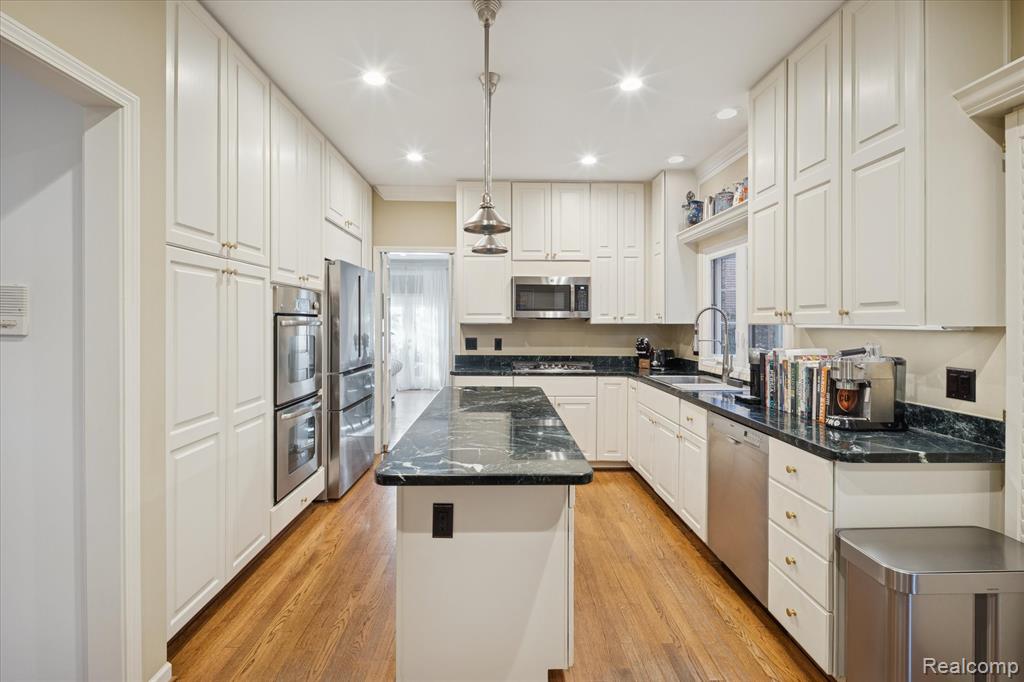 596 Henrietta Street, Birmingham, MI 48009 — Photo 20