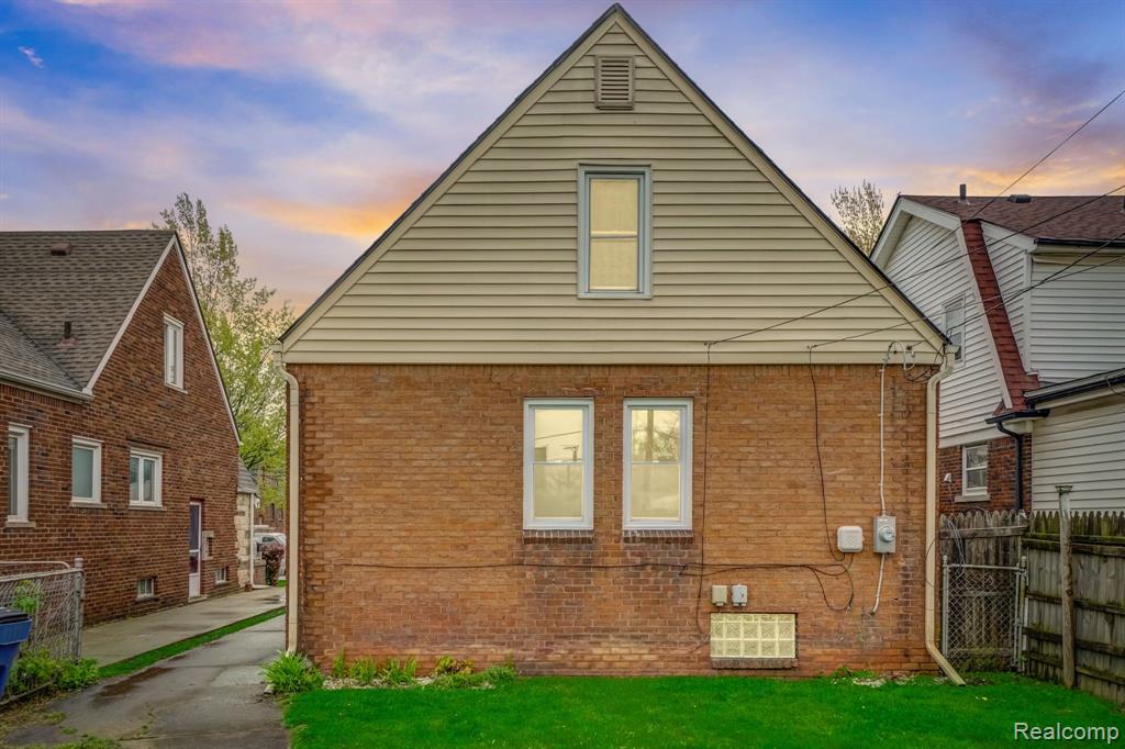 8327 INDIANA Street, Detroit, MI 48204 — Photo 34