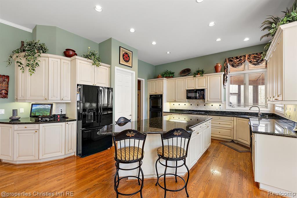 6811 BLAKEWOOD, West Bloomfield, MI — Photo 47