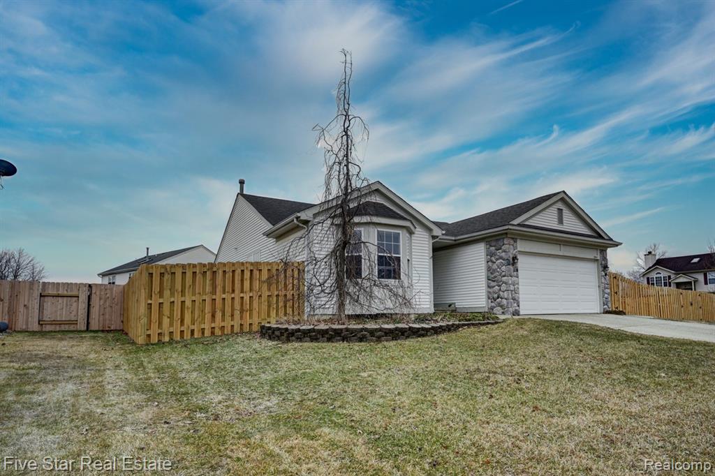 7511 BERMUDA DUNES, Ypsilanti, MI 48197 — Photo 2
