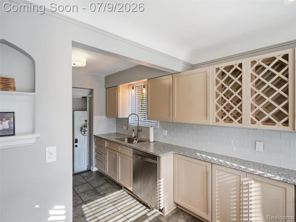 622 N Rembrandt Avenue, Royal Oak, MI 48067 — Photo 5
