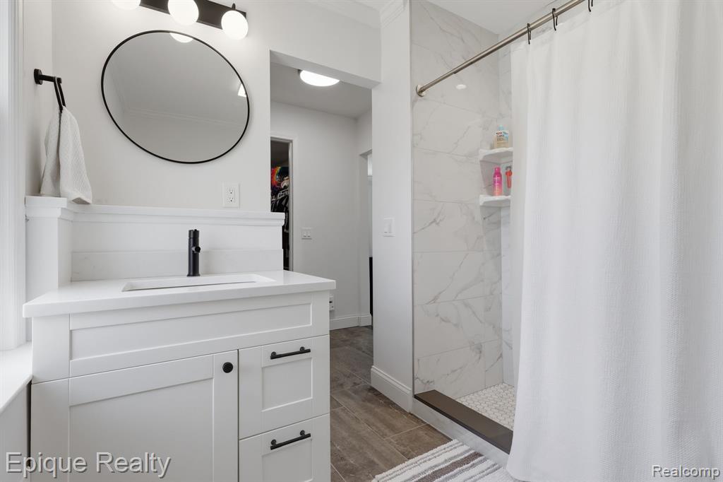 72 N North Shore Drive, Lake Orion, MI 48362 — Photo 24