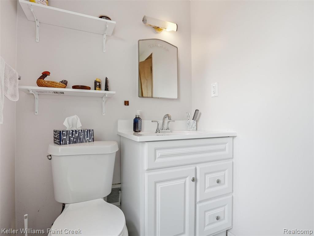 18048 Elizabeth Street, Roseville, MI 48066 — Photo 23