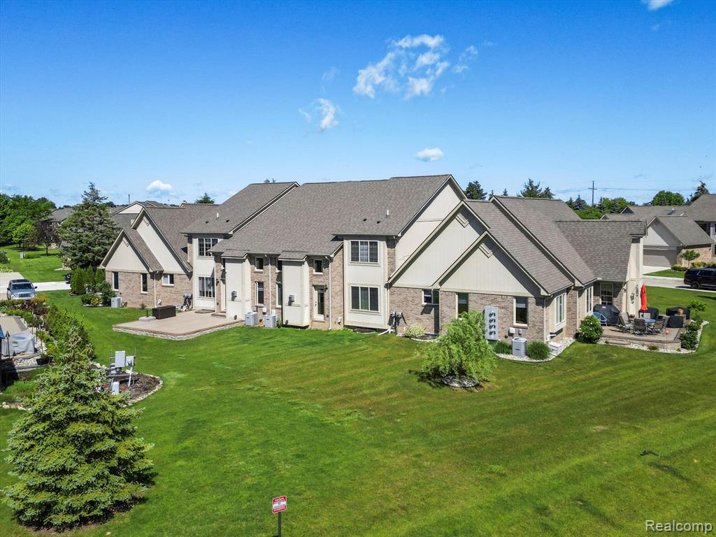 46854 EMERALD CREEK Drive, Shelby Twp, MI 48315 — Photo 40