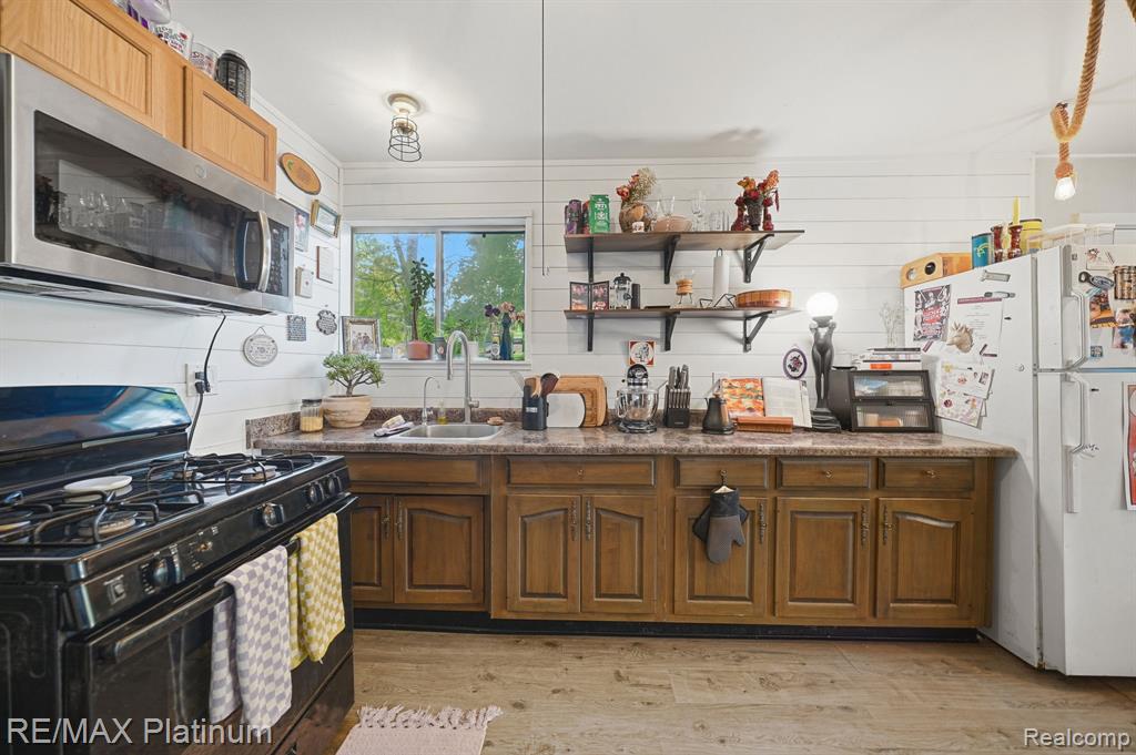 5630 Glen Echo Drive, Howell, MI 48843 — Photo 12