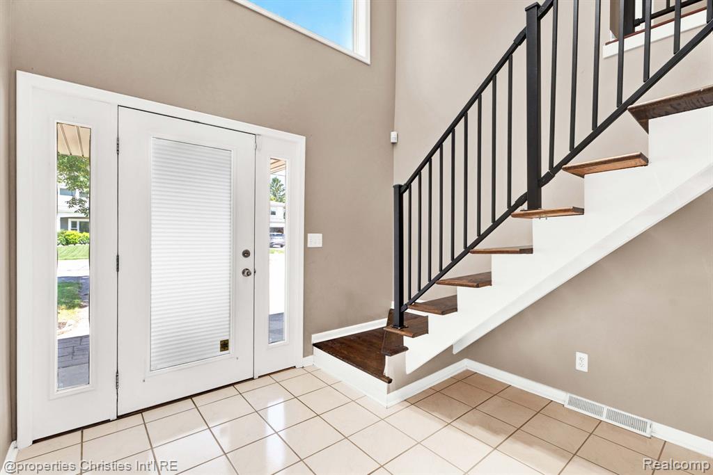 1700 MADDY Lane, Keego Harbor, MI 48320 — Photo 5