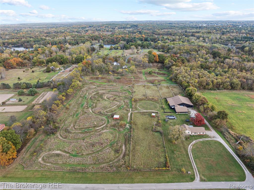 5950 Carscadden Way, Highland, MI — Photo 2