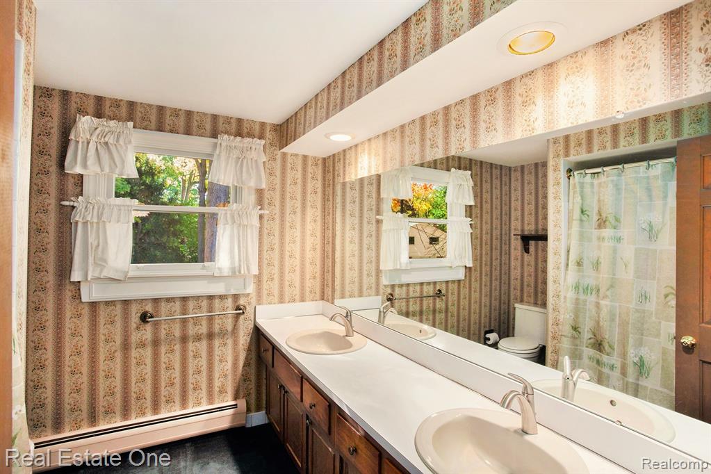 5593 Northcote, West Bloomfield, MI — Photo 23