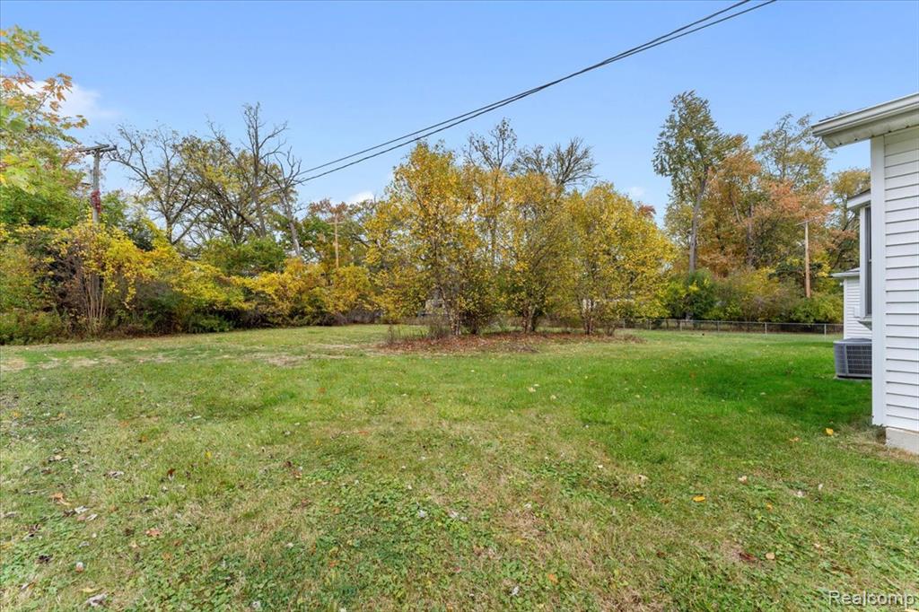 25146 Dallas Drive, Grosse Ile, MI 48138 — Photo 32