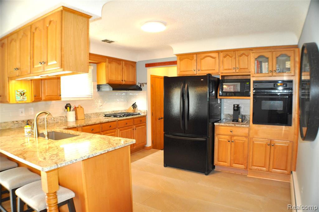 3593 Meadowleigh Lane, Waterford, MI 48329 — Photo 8
