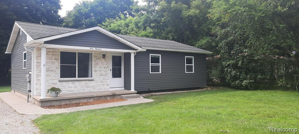 300 PARKSIDE Avenue, Holly, MI 48442 — front exterior