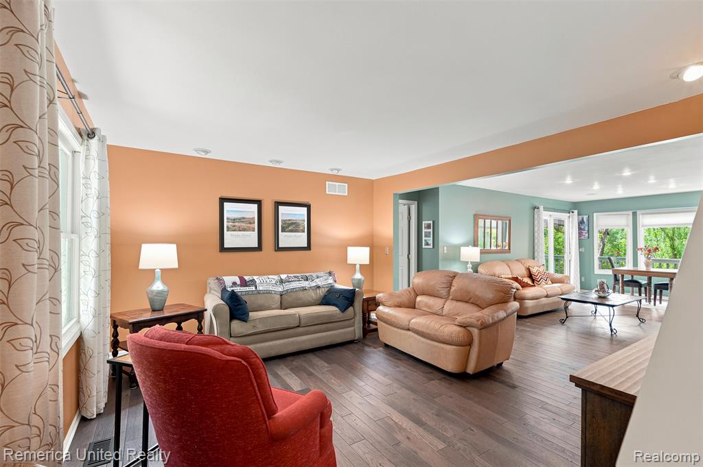 11922 Cody Creek Court, South Lyon, MI 48178 — Photo 9