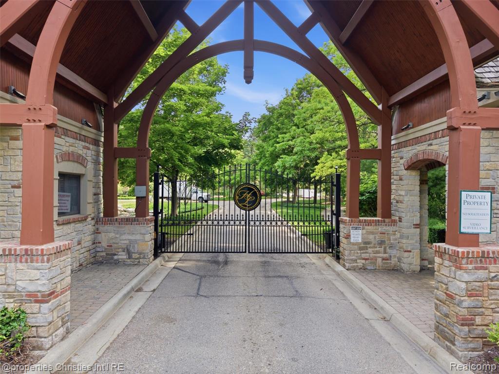 10822 Sparkling Waters Court, South Lyon, MI 48178 — Photo 85