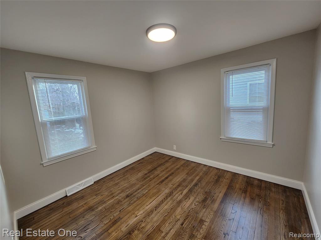 628 E JARVIS Avenue, Hazel Park, MI 48030 — Photo 15