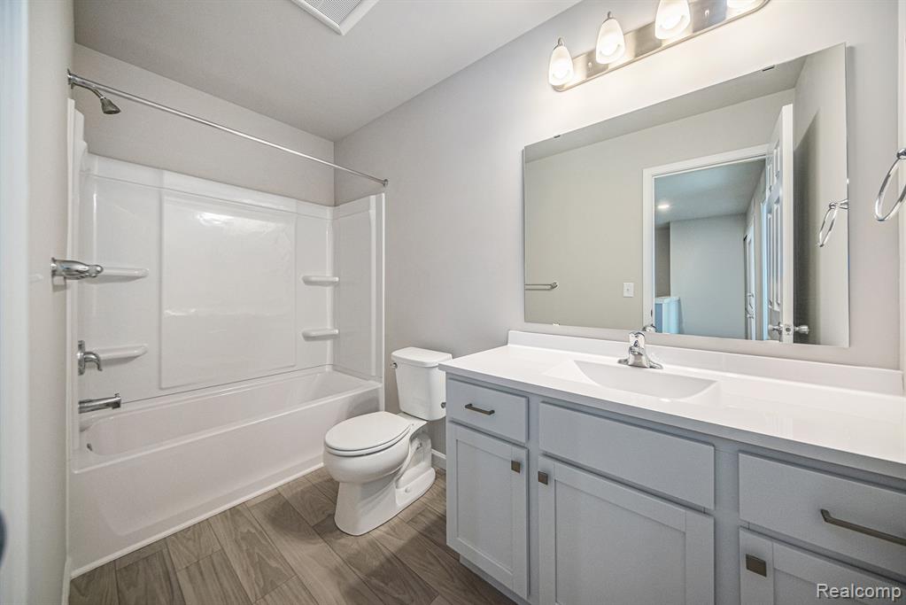 735 LONE OAK Way, Tecumseh, MI 49286 — Photo 16
