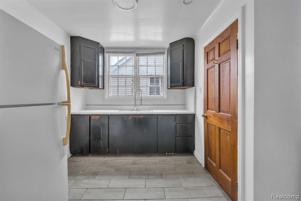 6120 MIDDLESEX Street, Dearborn, MI 48126 — Photo 21
