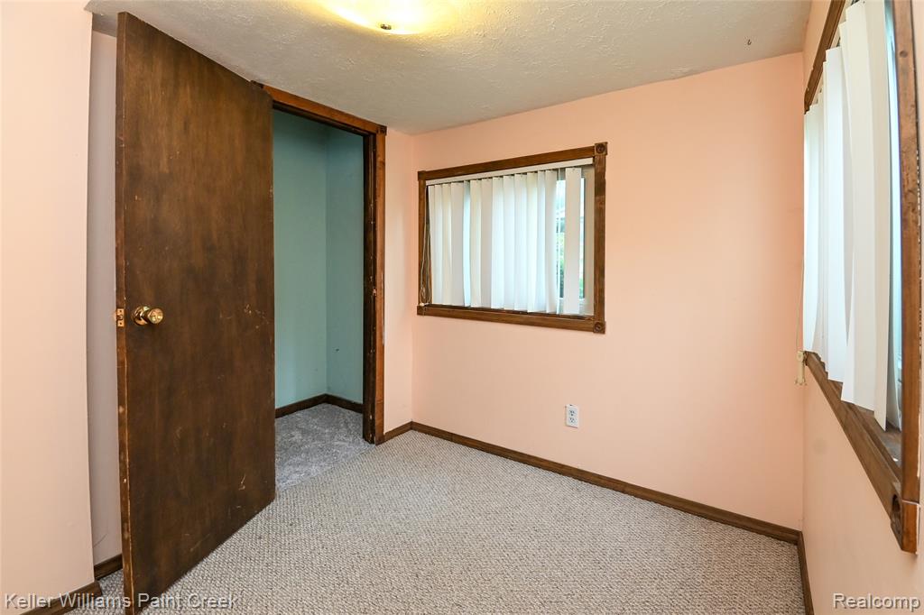 6903 Dandison Boulevard, West Bloomfield, MI 48324 — Photo 23