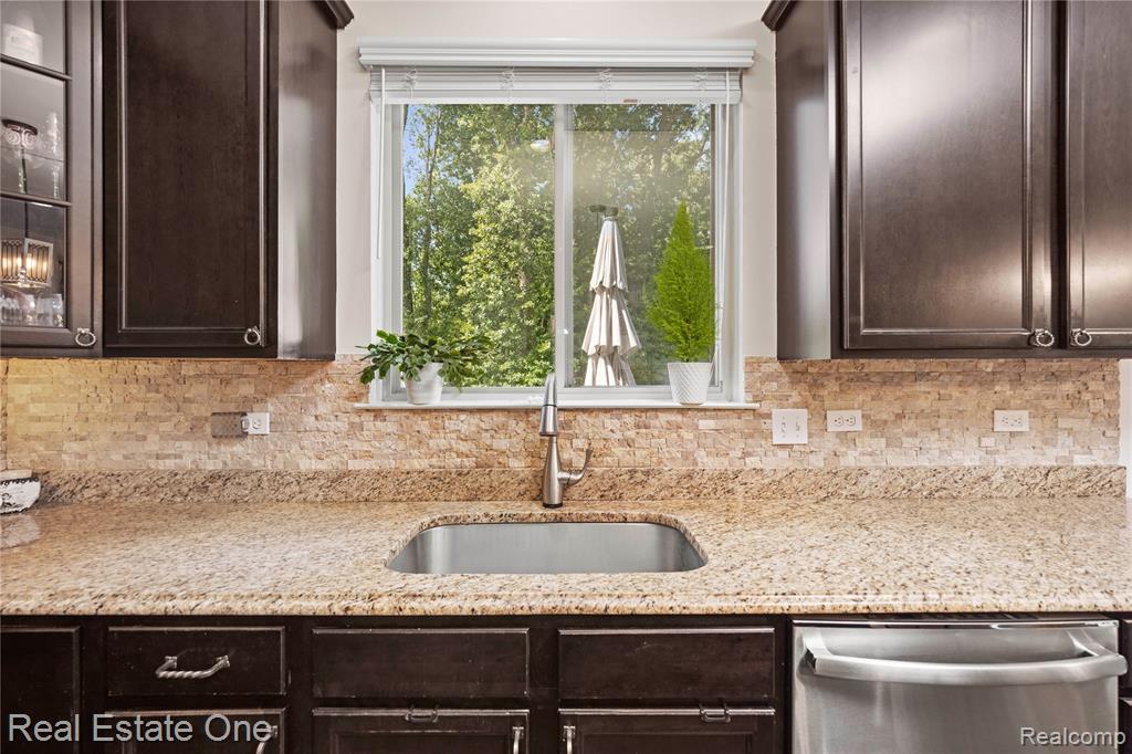 5778 Strawberry Circle, Commerce Twp, MI 48382 — Photo 24